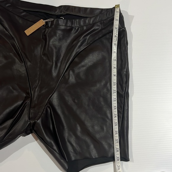 NEW! Skims faux leather bike shorts - Picture 9 of 10